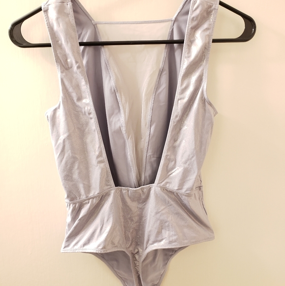 Victorias Secret super soft shine bodysuit - very sexy plunge teddy - Picture 5 of 7